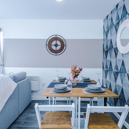 Stunning 2 Bed Apt By Greenstay Serviced Accommodation - Located In Formby Village - Perfect For Short & Long Stays - Couples, Friends & Families & Business Travellers All Welcome - Dog Friendly - 7 Extérieur photo