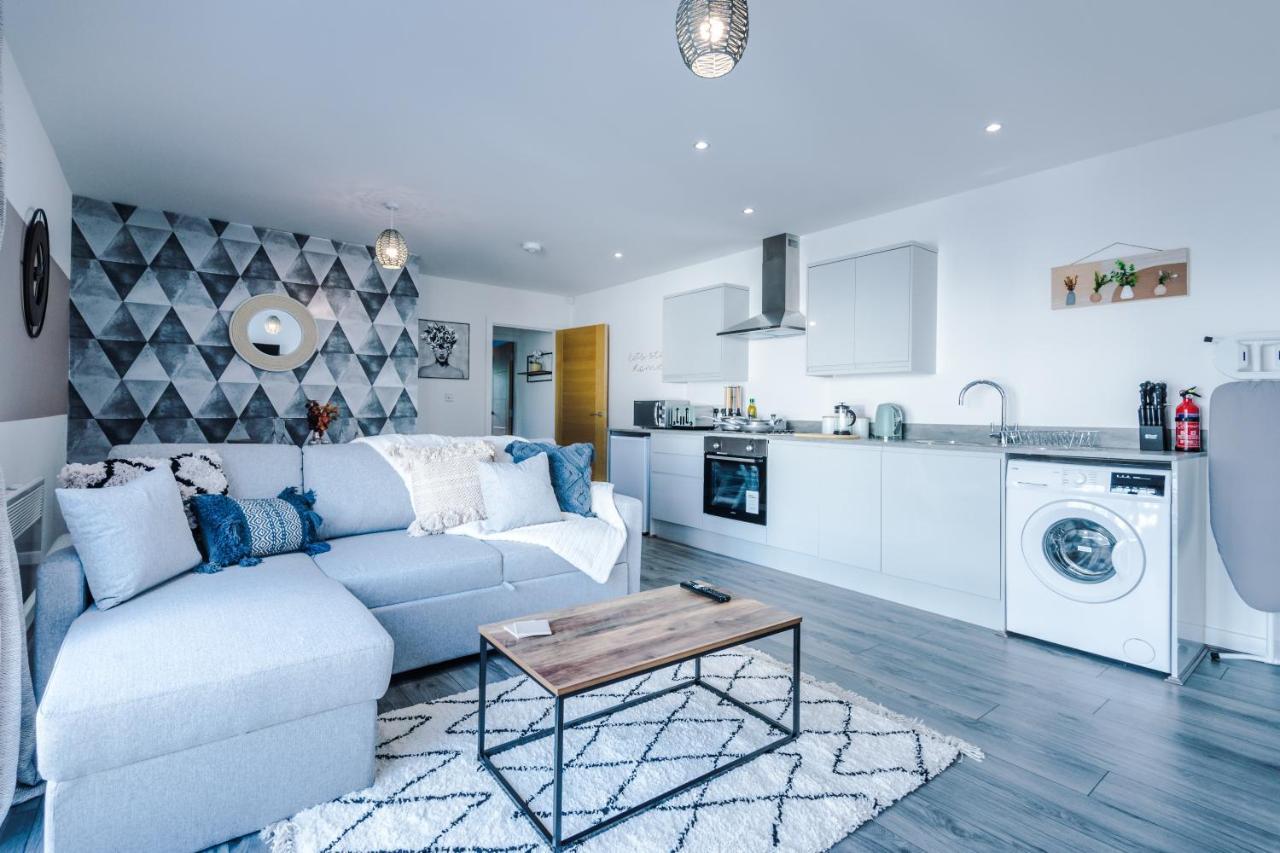 Stunning 2 Bed Apt By Greenstay Serviced Accommodation - Located In Formby Village - Perfect For Short & Long Stays - Couples, Friends & Families & Business Travellers All Welcome - Dog Friendly - 7 Extérieur photo